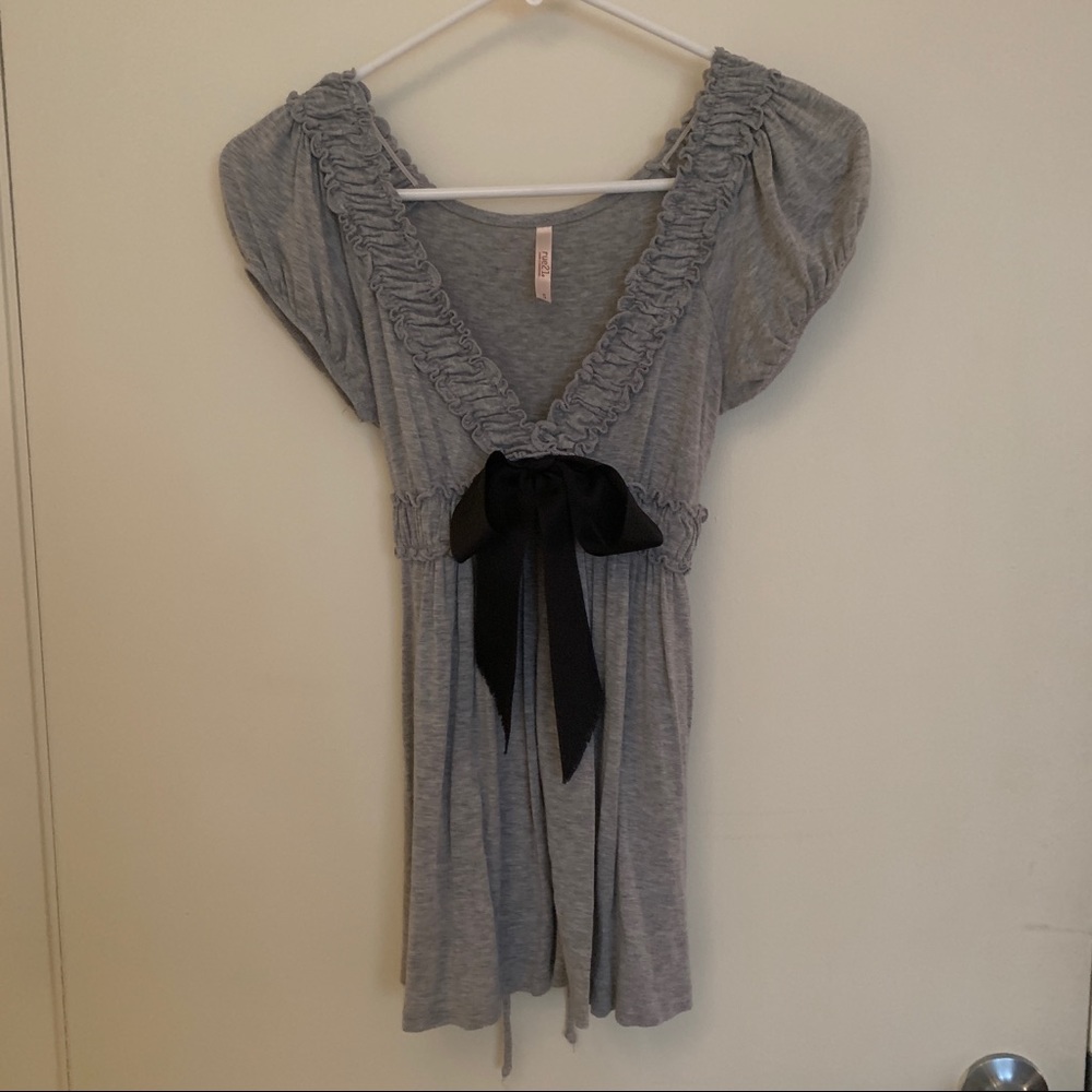 Gray & Black Women’s Top. Cute Bow Detail. Size S.